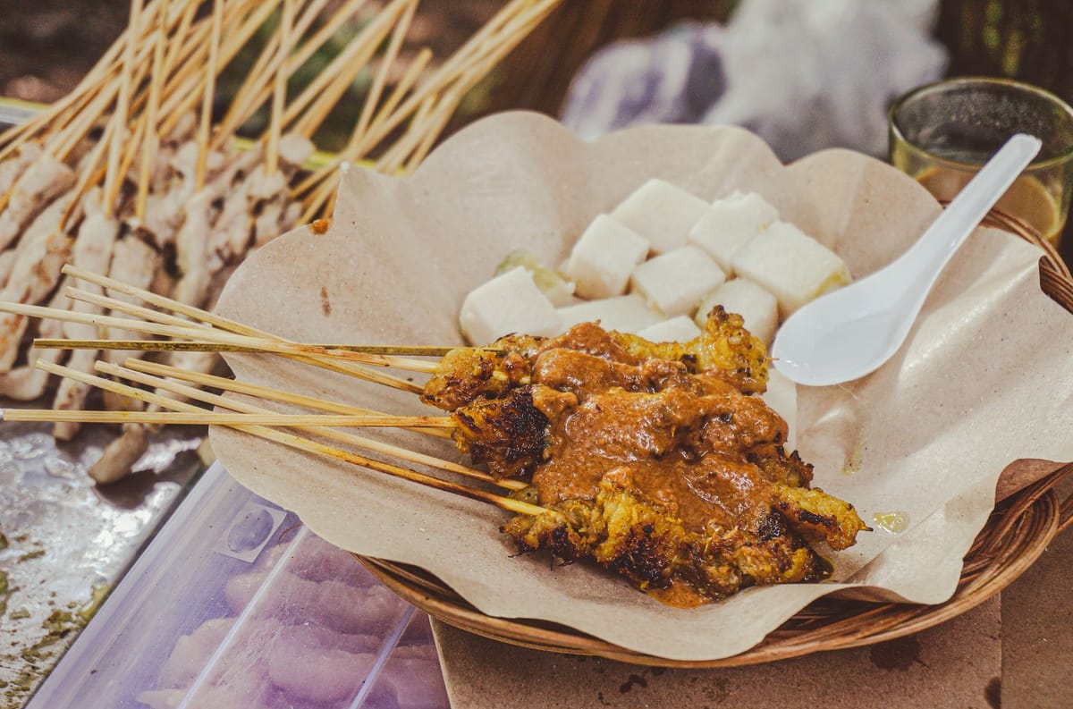 Shi Wei Da Satay Bee Hoon: $4 Michelin-Approved Bedok Hawker Worth Queuing For Post feature image