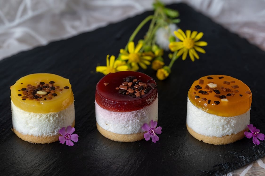 Flowy mini lava cheesecake under $4? This hawker stall sells flavours like yam, matcha & more Post feature image