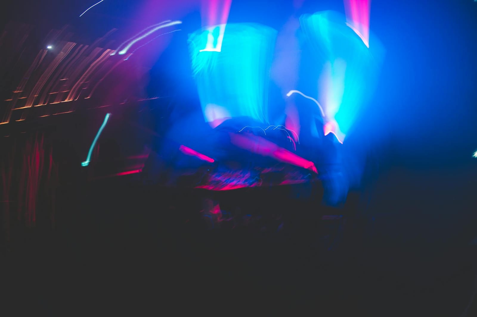 Storage stocks jump as Seagate's upbeat forecast fuels confidence in AI spending Post feature image